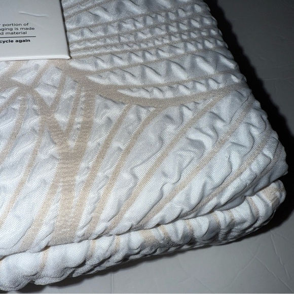 DKNY Cream Leaf Pattern Duvet Cover set textured floral imprint full Queen new - Picture 5 of 9